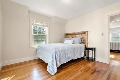Bedroom - 10 Pickwick Rd, Marblehead, MA 01945 photo 3 of 7