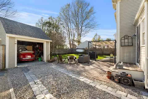 Exterior - 10 Pickwick Rd, Marblehead, MA 01945 photo 5 of 10