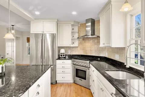 Kitchen - 10 Pickwick Rd, Marblehead, MA 01945 photo 2 of 3