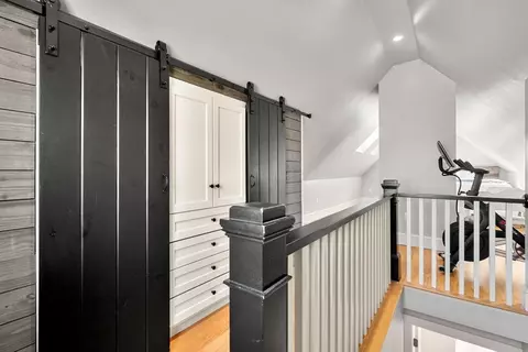 Entry Way - 10 Pickwick Rd, Marblehead, MA 01945 photo 2 of 2