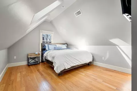 Bedroom - 10 Pickwick Rd, Marblehead, MA 01945 photo 5 of 7