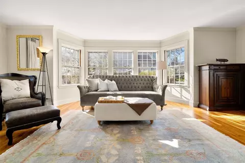Living - 10 Pickwick Rd, Marblehead, MA 01945 photo 3 of 6