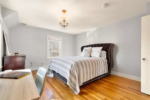 Bedroom - 10 Pickwick Rd, Marblehead, MA 01945 photo 2 of 7