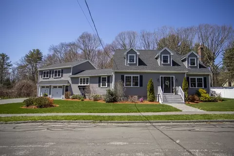 2 Fairview St, North Reading, MA 01864