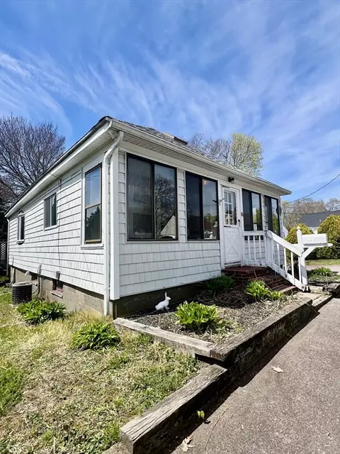 15 Brewster Rd, Weymouth, MA 02191