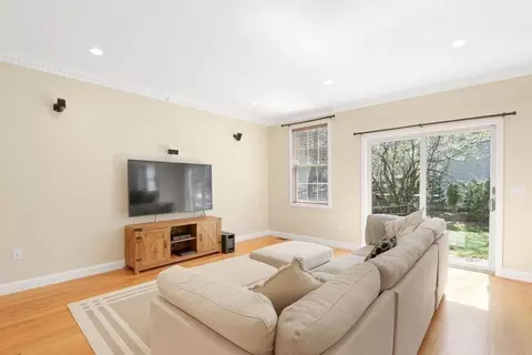 Living - 8 Pandolf Ln, Needham, MA 02494 photo 4 of 4