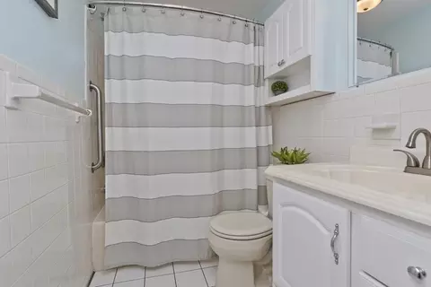 Bath - 111 Berard Cir, Springfield, MA 01128 photo 2 of 4