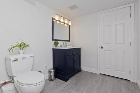 Bath - 111 Berard Cir, Springfield, MA 01128 photo 4 of 4