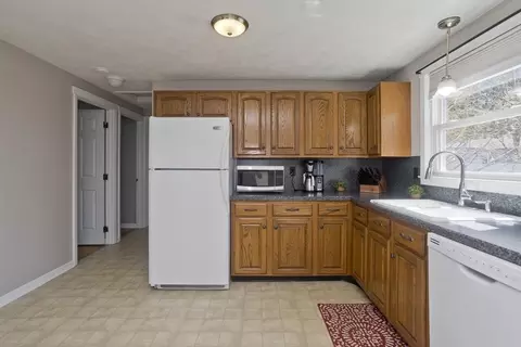 Kitchen - 111 Berard Cir, Springfield, MA 01128 photo 3 of 5