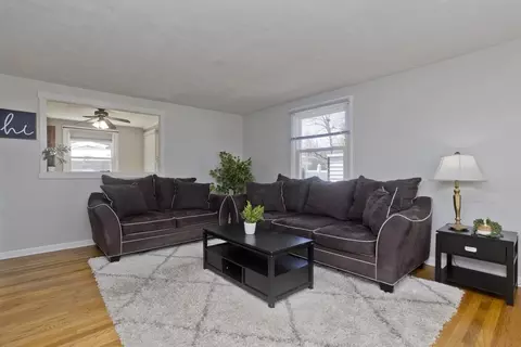 Living - 111 Berard Cir, Springfield, MA 01128 photo 3 of 5