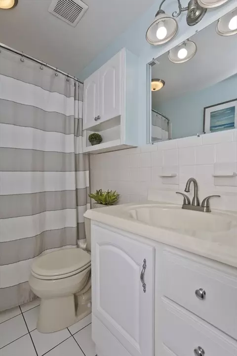 Bath - 111 Berard Cir, Springfield, MA 01128 photo 1 of 4