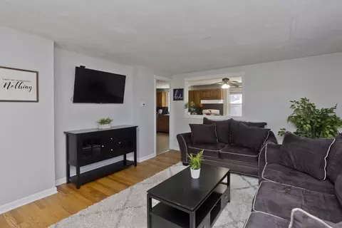 Living - 111 Berard Cir, Springfield, MA 01128 photo 2 of 5