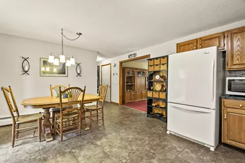 Dining - 390 Old Greenwich Plains Rd, Hardwick, MA 01037 photo 2 of 6