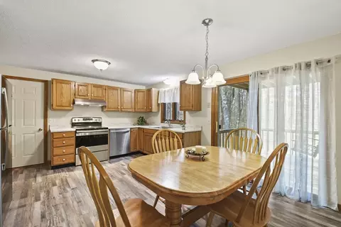 Dining - 390 Old Greenwich Plains Rd, Hardwick, MA 01037 photo 3 of 6