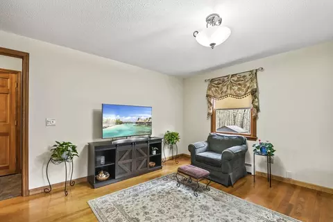 Living - 390 Old Greenwich Plains Rd, Hardwick, MA 01037 photo 3 of 7