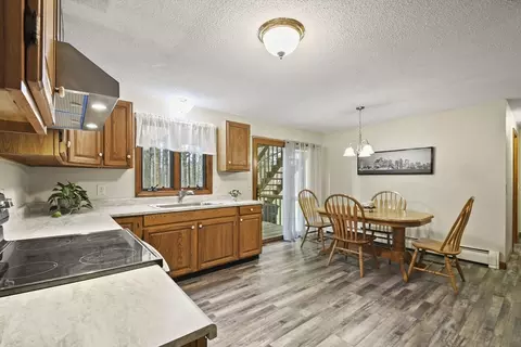 Dining - 390 Old Greenwich Plains Rd, Hardwick, MA 01037 photo 4 of 6