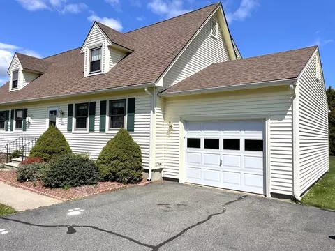 5 Duncan Dr #B, Deerfield, MA 01373