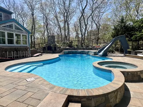 18 Cormorant Cir, Edgartown, MA 02539