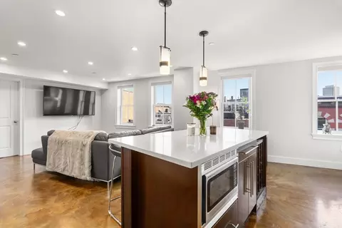 64-66 Salem St #PH1, Boston, MA 02113