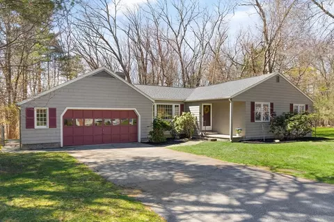 17 Galloway Rd, Chelmsford, MA 01824