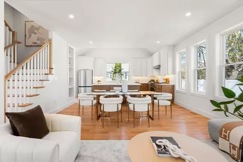 4 Wilbur St, Woburn, MA 01801