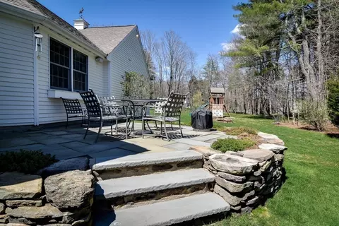Exterior - 7 Main St, Dover, MA 02030 photo 7 of 9