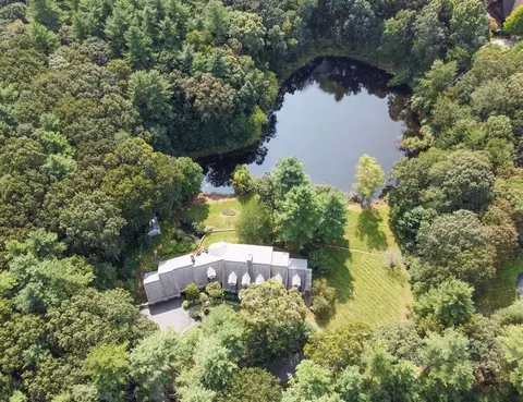 107 Elm St, Medfield, MA 02052