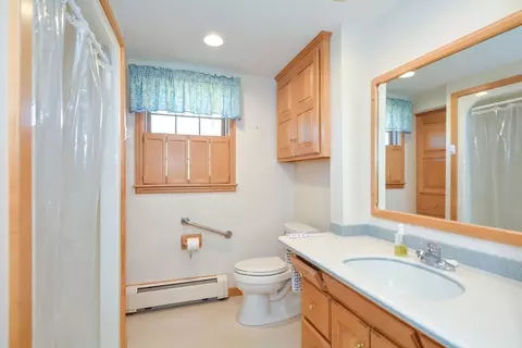 Bath - 6 Common St, Brookfield, MA 01506 photo 1 of 3