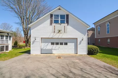 Exterior - 6 Common St, Brookfield, MA 01506 photo 8 of 12