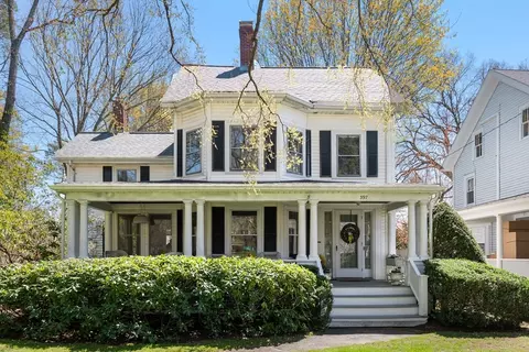 397 Linden St, Wellesley, MA 02481