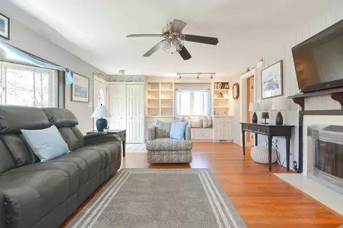Living - 9 Davidson Rd, Framingham, MA 01701 photo 3 of 6