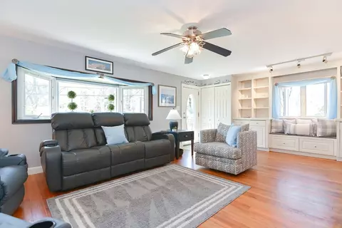 Living - 9 Davidson Rd, Framingham, MA 01701 photo 2 of 6