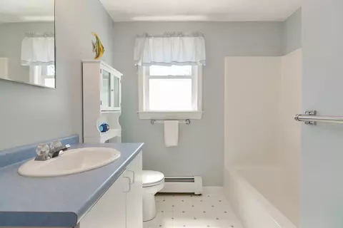 Bath - 9 Davidson Rd, Framingham, MA 01701 photo 3 of 3