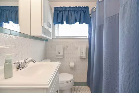 Bath - 9 Davidson Rd, Framingham, MA 01701 photo 1 of 3