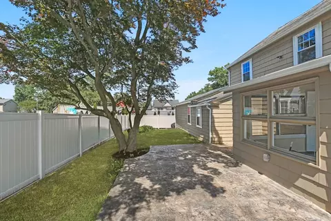 Exterior - 266 Webster St, Worcester, MA 01603 photo 6 of 11