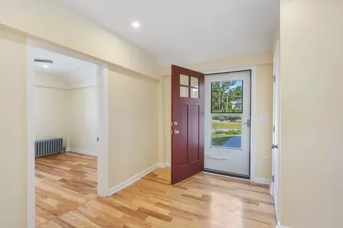 Entry Way - 266 Webster St, Worcester, MA 01603 photo 2 of 7