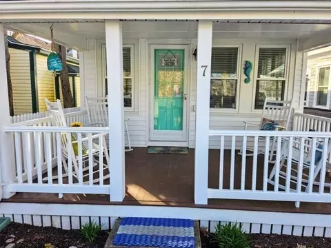 7 Pleasant Ave, Wareham, MA 02571