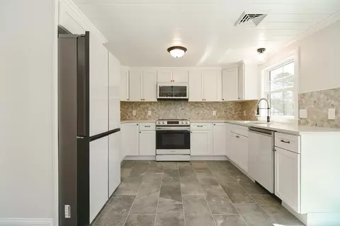50 Rainbow Ln, Mashpee, MA 02649 photo 8