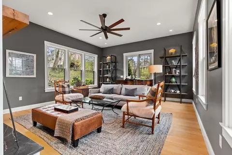 Living - 7 Bradlee Rd, Marblehead, MA 01945 photo 2 of 5