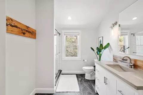 Bath - 7 Bradlee Rd, Marblehead, MA 01945 photo 3 of 5