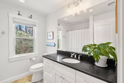 Bath - 7 Bradlee Rd, Marblehead, MA 01945 photo 4 of 5