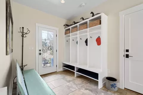 Entry Way - 7 Bradlee Rd, Marblehead, MA 01945 photo 3 of 3