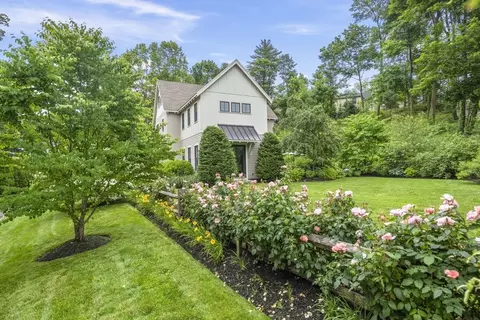 Exterior - 7 Bradlee Rd, Marblehead, MA 01945 photo 2 of 6