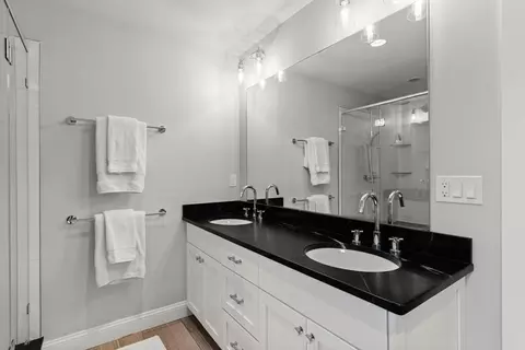 Bath - 7 Bradlee Rd, Marblehead, MA 01945 photo 1 of 5