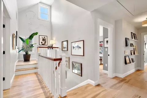 Entry Way - 7 Bradlee Rd, Marblehead, MA 01945 photo 2 of 3