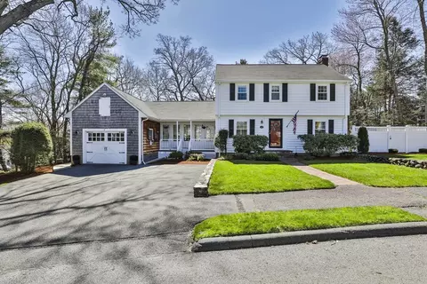 8 Hillcrest Rd, Wakefield, MA 01880