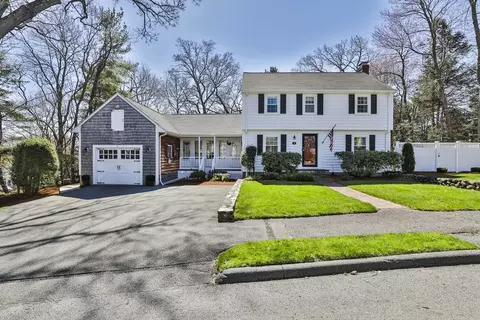 8 Hillcrest Rd, Wakefield, MA 01880