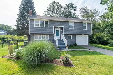 10 Tournament Rd, Natick, MA 01760