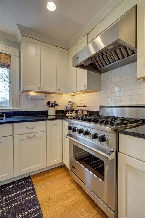 Kitchen - 22 Arlington St, Hamilton, MA 01982 photo 4 of 4
