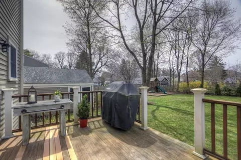 Exterior - 22 Arlington St, Hamilton, MA 01982 photo 8 of 11